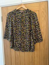 Load image into Gallery viewer, Printed piped-detailing top - bubblegum