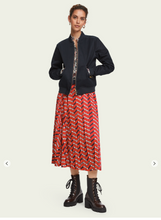 Load image into Gallery viewer, Red satin printed pleated midi skirt