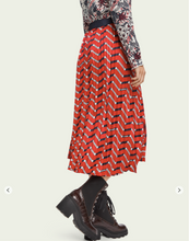 Load image into Gallery viewer, Red satin printed pleated midi skirt - SIZE S-10
