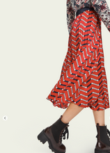 Load image into Gallery viewer, Red satin printed pleated midi skirt