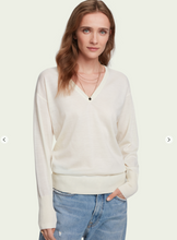 Load image into Gallery viewer, 100% Merino wool long sleeve V-neck sweater - Cream
