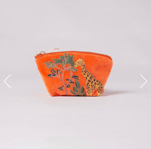 Load image into Gallery viewer, Giraffe velvet coin purse
