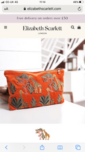 Load image into Gallery viewer, Giraffe velvet travel pouch