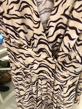 Load image into Gallery viewer, Sleeveless wrap dress
