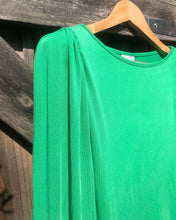 Load image into Gallery viewer, Nusofia Jersey - Emerald Kelly Green