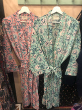 Load image into Gallery viewer, PINK WINTER JASMINE Robe - one size